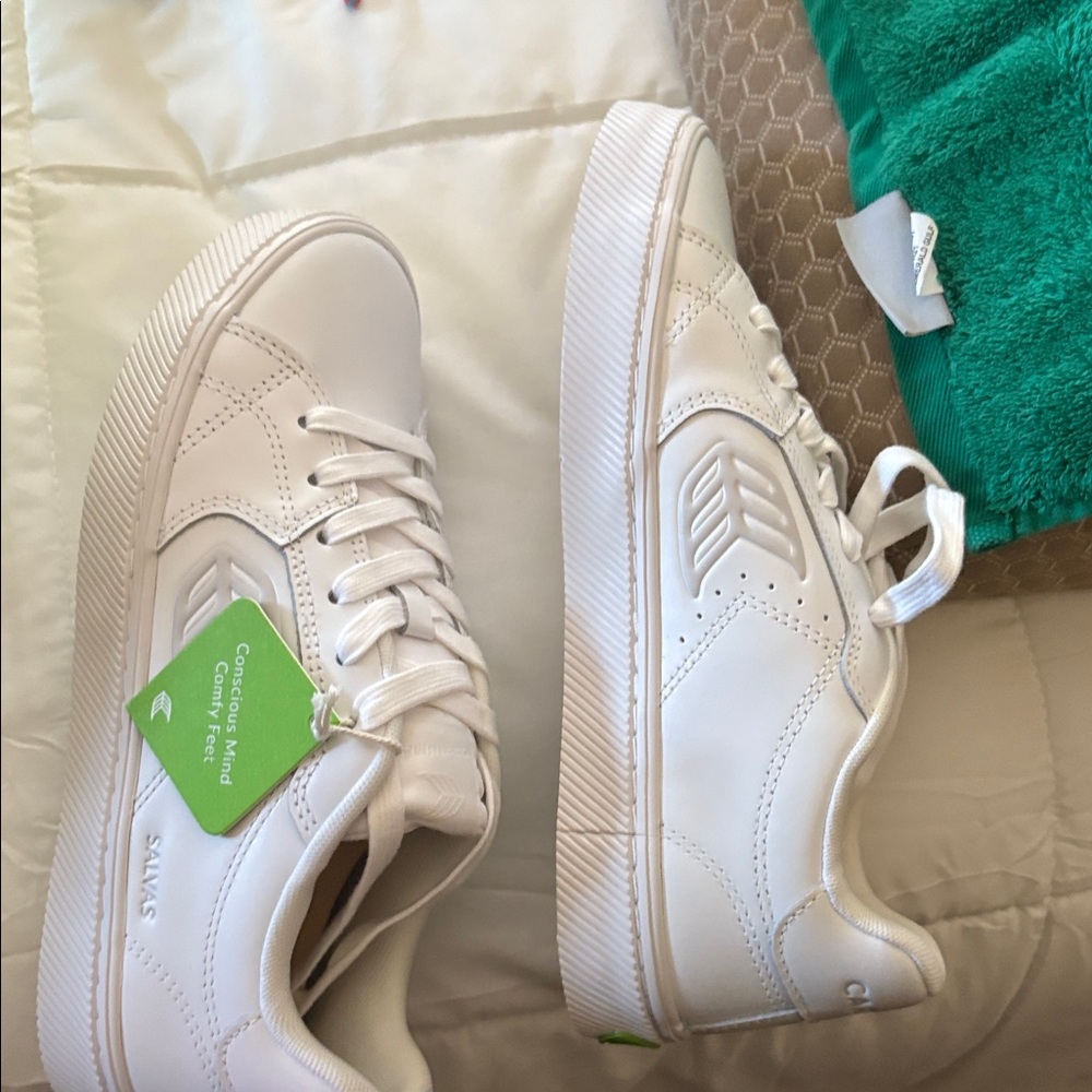 Cariuma The Salvas White and Gray Sneakers - Picture 5 of 7